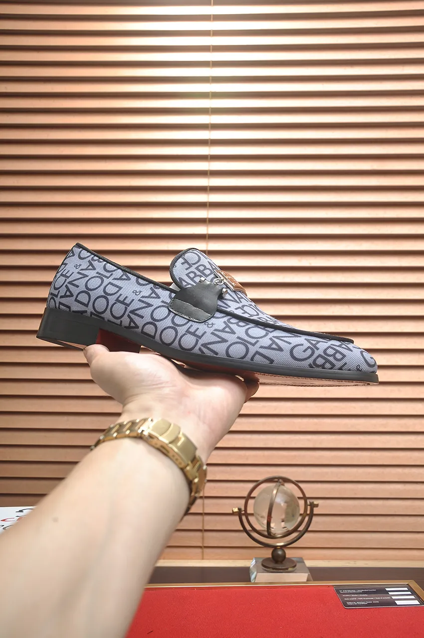 Men's men's shoes 💰500💶🌲 DG top 🔍🔍Men's new leather shoes 🚹 are on sale at the same time at the counter ⚠The uppers are imported cowhide from Italy, the entire imported cowhide lining, imported accessories 💪💪, completely 1⃣️ vs 1⃣️ replica 🇮 🇹💪💪, ⚠Sole: The original sole is specially provided by the original factory, the exclusive movable molded sole is super comfortable, ⚠The original factory follows the order, 🔍🔍high quality, you can enter and exit the counter at will, welcome to compare ⚠Size: 38-44 (45 customized)